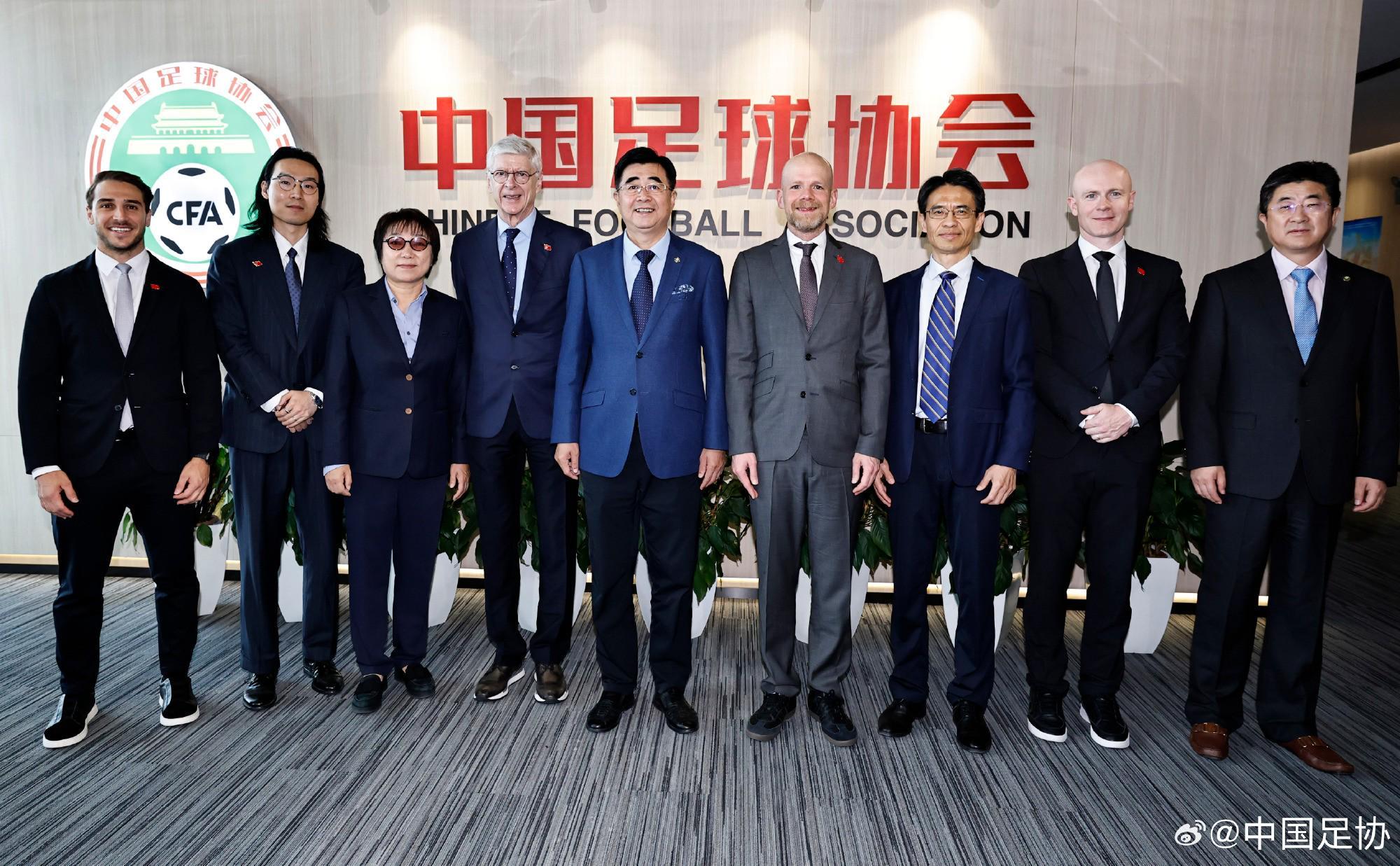 8868体育app下载-FIFA秘书长、温格一行到访中国足协，考察国家足球青训中心